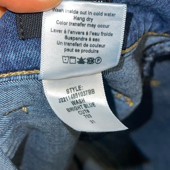 Veronica Beard Jean
Carson High Rise Ankle Flare Jeans - Picture 13 of 13